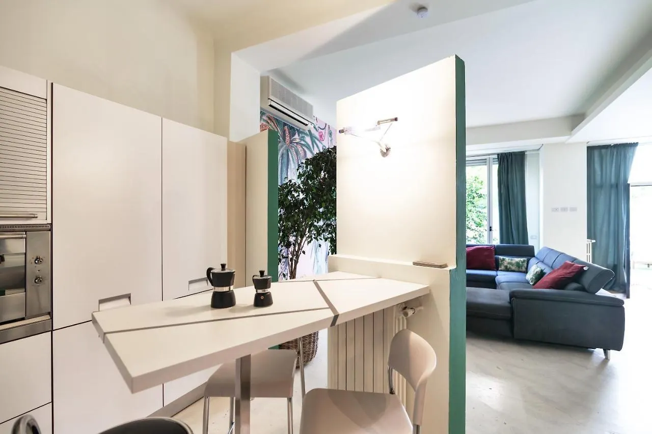 Prestige Boutique Homes - Garden & Pool Milan Apartment